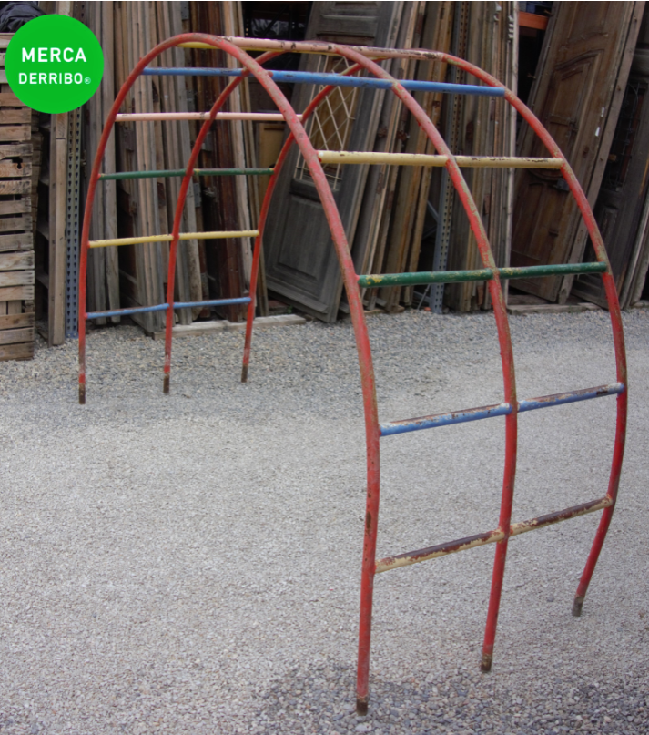 Mercaderribo's tweet photo. Hoy os mostramos estos #columpios que estarán a la venta próximamente en #Mercaderribo🤡 https://t.co/QjE1NKVmJS