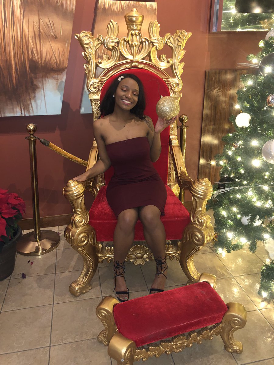 jaelynn_rene_'s tweet photo. 🥂🎄 https://t.co/zNSckxtCzv