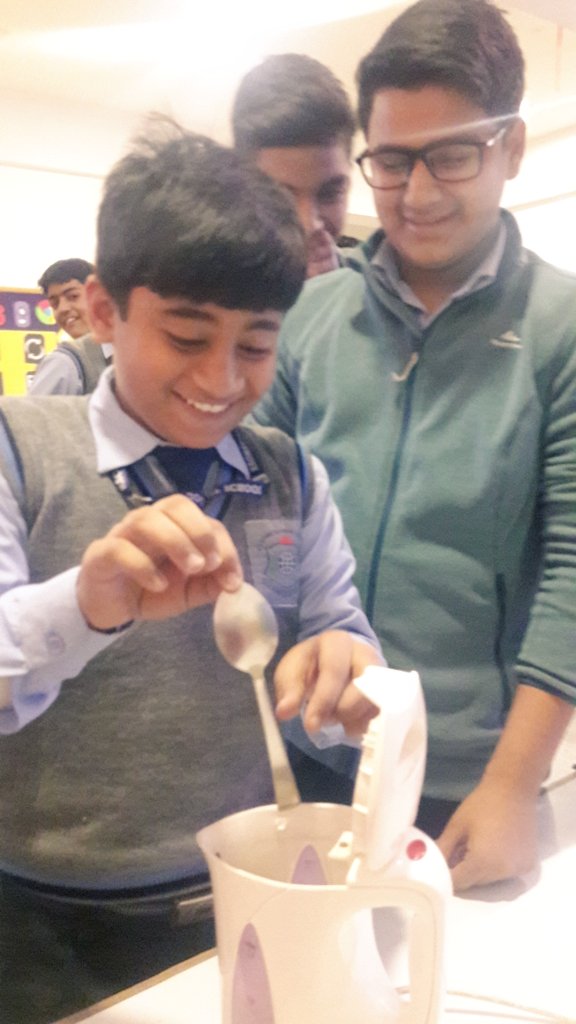 nehasingh_shash's tweet photo. #conduction #convention and #radiation can be best explained when they feel the flow of heat .. #simplifyingscience with simple things like an electric kettle, pencil and spoon @rgsnoida #grade7 @supritichauhan @cambridgeindia https://t.co/S9DpDGoGnb