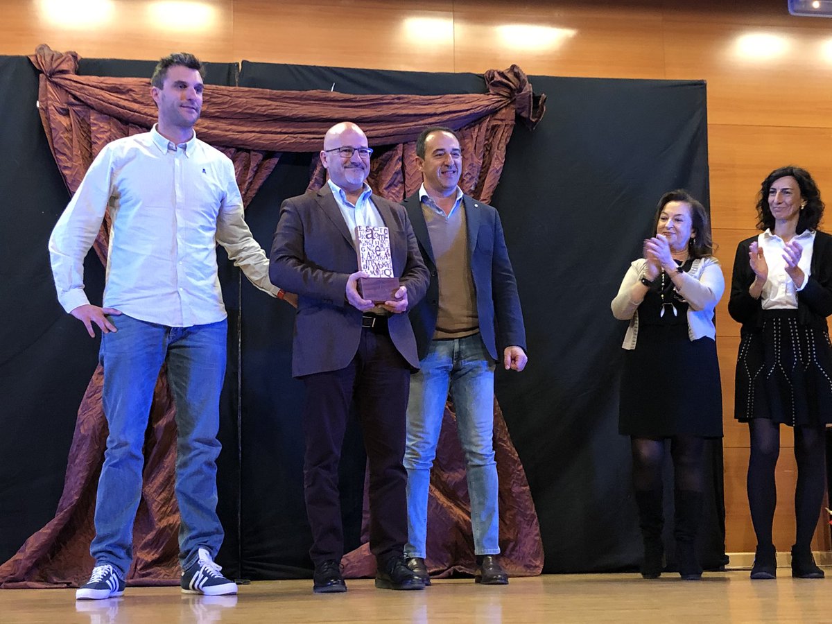 ManoliFM's tweet photo. Disfrutando de la II Entrega de Premios de Lectura y Bibliotecas Escolares. Enhorabuena a los ganadores. @redbecreaja @RedBECREA @BECREA_Almeria @BECREAGR @BECREA_CORDOBA @BBEECADIZ @bemase10 @rosa_yl @loliolmos @SutilMontero @antsegura @EducaAndInnova @EducaAnd https://t.co/ioe68DlH33