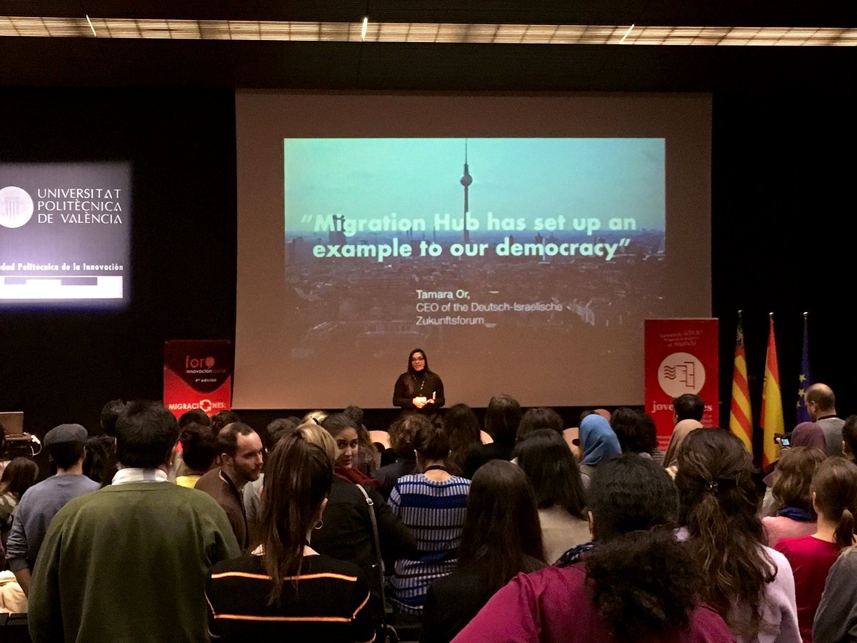 joangandiaoltra's tweet photo. Con fuerza @AnaAlvarezMonge en #Foro4IS valoriza #Emprendimiento de la persona #Migrante y presenta su proyecto de #Berlin donde, desde su organización #MigrationHub, realiza acompañamiento para convertir el entorno de crisis en oportunidad bien @JOVESOLIDES y @Red_Creactiva https://t.co/TC7UFUOviJ