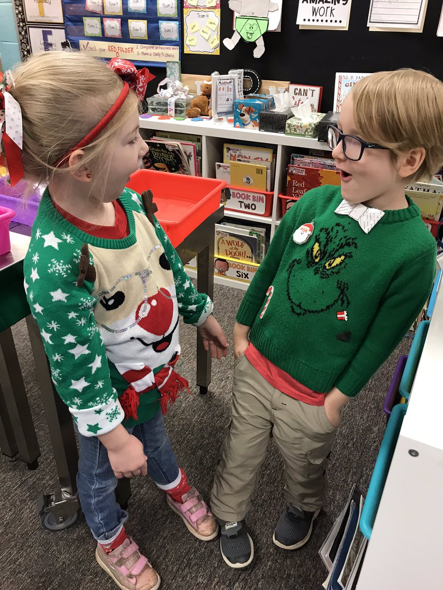 DEdug8tor's tweet photo. #KEStackysweater #twins https://t.co/CoFGnwUYWs