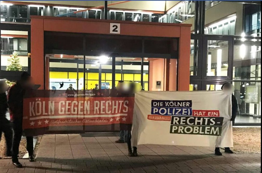kgegenrechts's tweet photo. #Koeln1212 #Reulizei Leider hat die Kölner Polizei gestern Abend die persönliche Annahme unserer Schadensersatzforderung verweigert. 😔 Auf Facebook gibts unseren Bericht und die Rede von Köln Alarm. https://t.co/WX0yCWp0Ws https://t.co/f7ZIm851fG