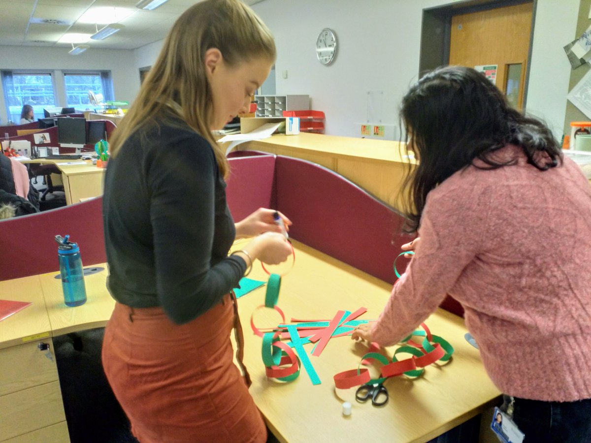Ready for #Christmas2019 ! Check out our fab PhD students at the Institute of Applied Health Sciences @aberdeenuni & @hsru_aberdeen preparing lovely Christmas decorations🎄🎅🤶 Learn more about their work here: bit.ly/36vbyBT