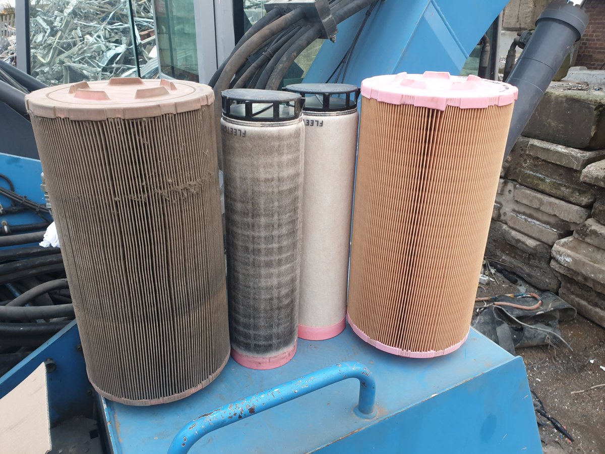 Nice morning service for the MHL320 today.
#onsite #plant #service #plantrepair #fitter #plantengineer #Fuchs