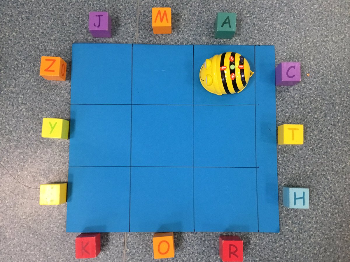 leslouloups's tweet image. #problemater @classeve A quelle lettre arrive Beebot? 🦊🤖