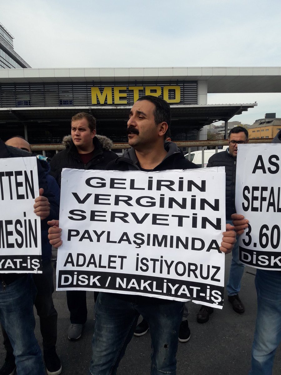 ASGARİ ÜCRET, SEFALET ÜCRETİ OLMASIN..
3600 TL. NET OLSUN..
SERVETİN, GELİRİN PAYLAŞIMINDA,
VERGİDE ADALET İSTİYORUZ..
İŞÇLERİN, EMEKÇİLERİN GELİR VERGİSİ %15'de SABİTLENSİN..
22 Aralık2019'da Bakırköy Özgürlük
Meydanı'nda Kitlesel Basın Açıklaması..Yapıyoruz..
Saat, 13.00.