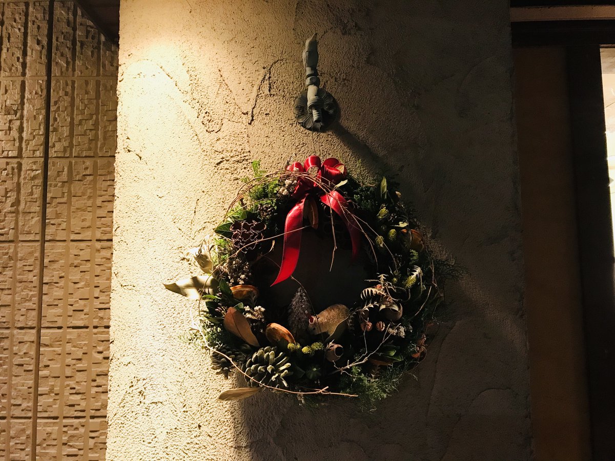 Gollista Christmas リース届きました 勝田台のお花屋カフェ三原園さんにオーダーしたものです 年末も近いこの頃 土日のご案内はほぼ難しいのですが 31日までの営業 最善尽くして皆様をお待ちしております 最後までよろしくお願いします 八千代