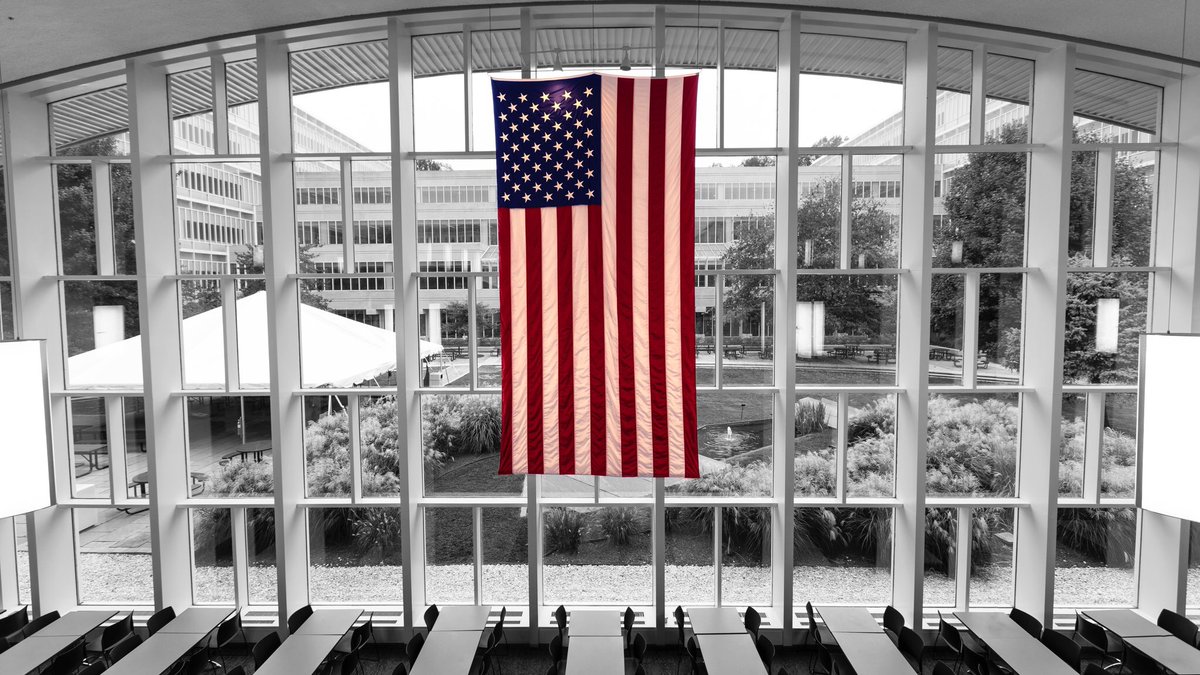 CIA's tweet image. A pop of color to warm this chilly day. #happyfriday #fridaymood