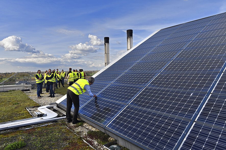 DamienCastelain's tweet photo. Après une large concertation, la @MEL_Lille arrête son projet de Plan Climat Air Energies Territorial : un programme ambitieux et innovant ! RDV dans un an pour son adoption définitive. La @MEL_Lille pionnière avec son budget climatique. https://t.co/WB8dlKIVTE