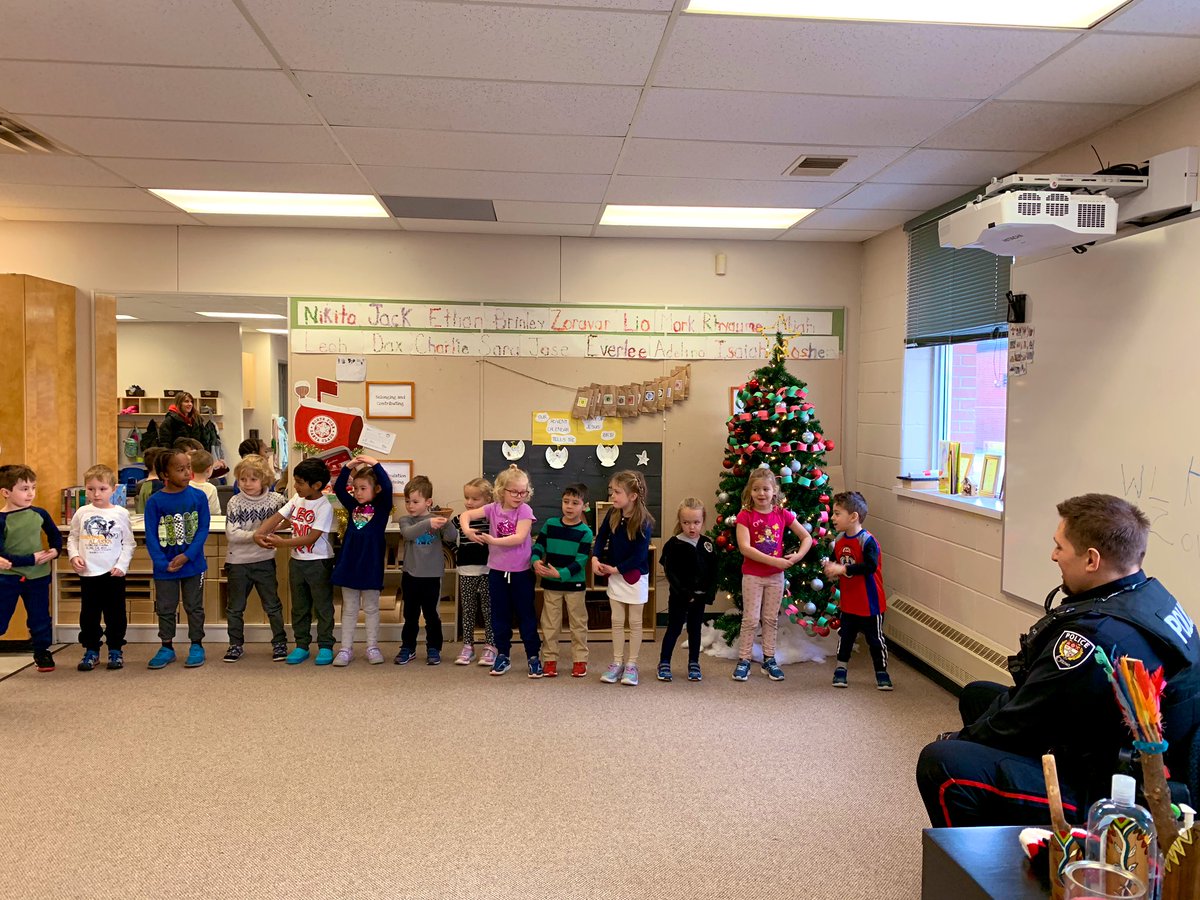 allisapowney's tweet image. Today’s kindness activity was a huge success thanks to Constable Zulys. Thank you for joining us and we hope everyone at the police station likes the cookies. #ocsbBecommunity #ocsbDeeplearning