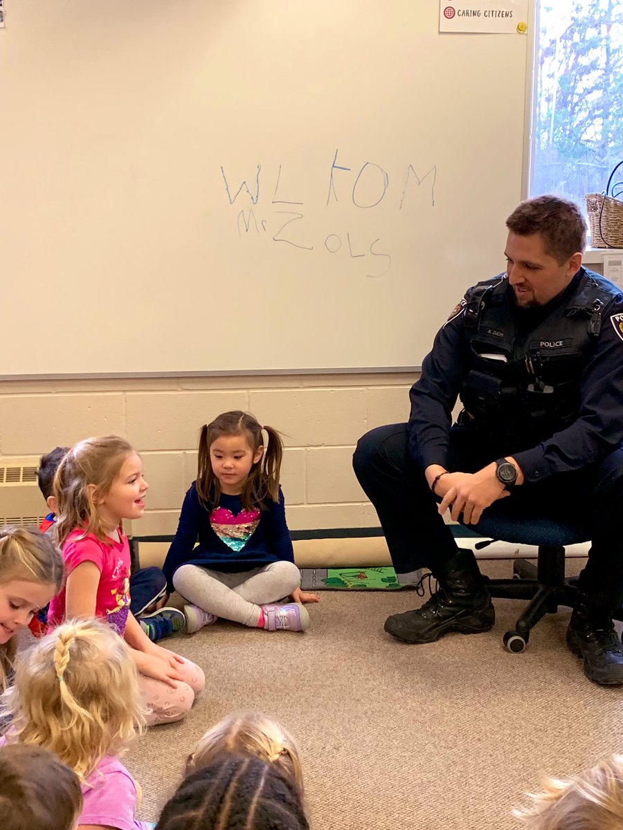 allisapowney's tweet image. Today’s kindness activity was a huge success thanks to Constable Zulys. Thank you for joining us and we hope everyone at the police station likes the cookies. #ocsbBecommunity #ocsbDeeplearning