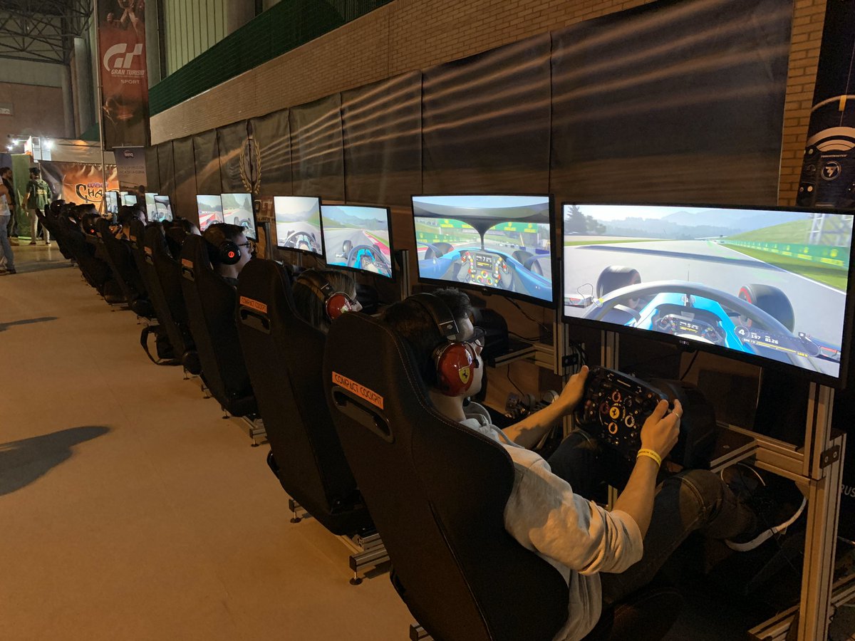 1000manerascafe's tweet photo. Última carrera #1000maneras del viernes.
Mañana muchas más sorpresas 😊
#dreamhack #DHSEV19 #mundogt #cseo @Heikki_360 #esports #gaming #videojuegos https://t.co/7EUPEqqbMC