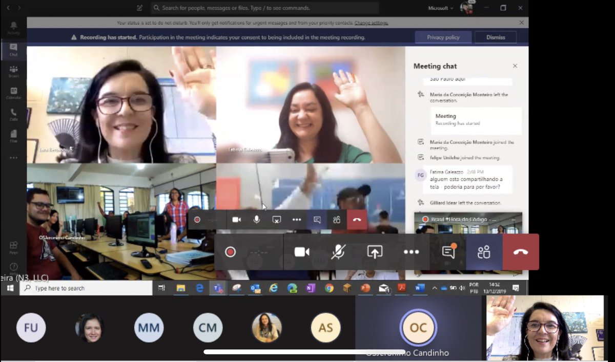 larabersano's tweet photo. #horadocodigo #lahoradelcodigo Participando en directo con 4 ciudades de Brasil donde los niños y jovenes aprenden a programar y encontrar soluciones a problemas cotidianos a través del #Minecraft #idear #iti #osjc #unilehu @jorgecella https://t.co/xruACm1HRN
