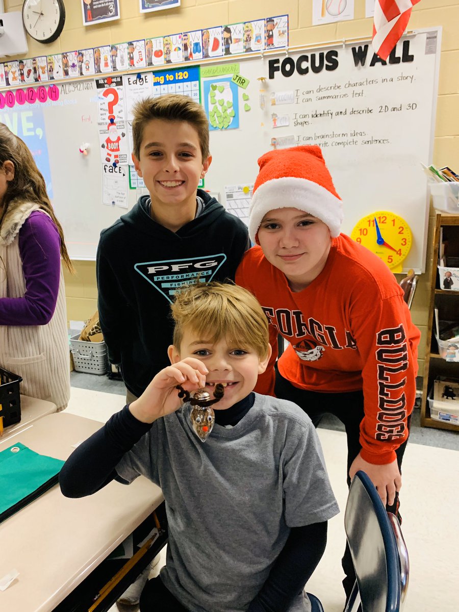 DBlack2nd's tweet photo. We had a great time with our book buddies today! We listened to Olive, The Other Elf and created a reindeer ornament. We even learned some 4th grade vocabulary!! #onomatopoeia @BluffParkElem @BluffParkReads @HooverSchools https://t.co/4VUWd7WU4F