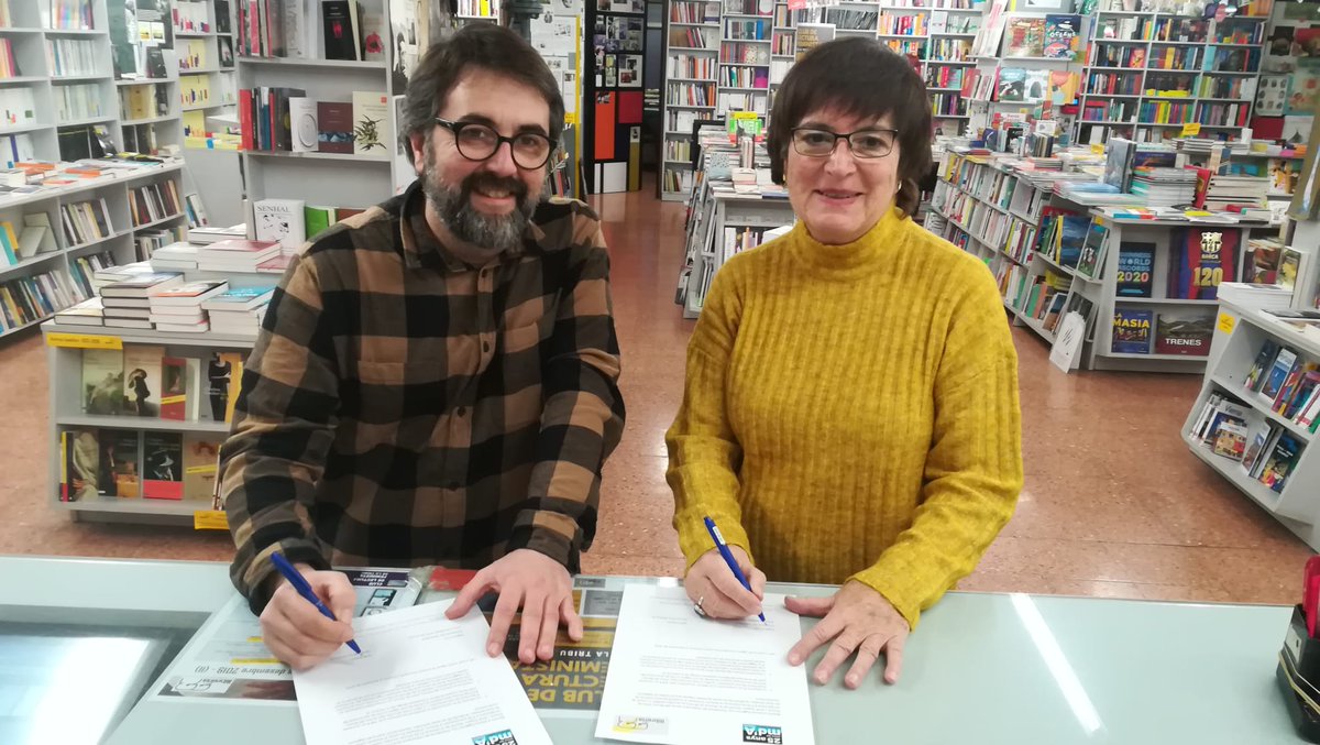 AmicsMdA's tweet image. Ahir ens va alegrar molt signar l'acord de col•laboració amb la Llibreria 22 per tercer any consecutiu! 

#amicsmda #llibreria22 #collaboració