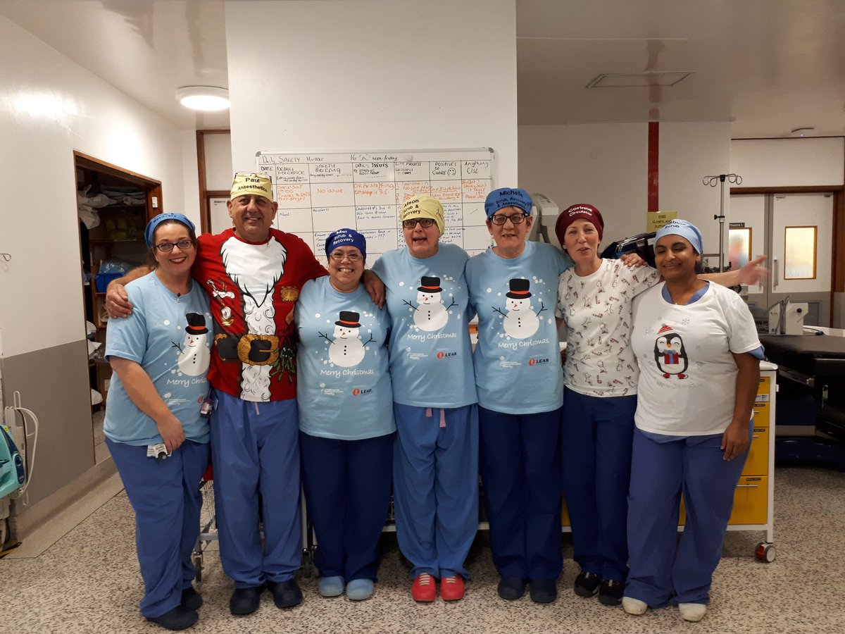 SpeedMel's tweet photo. @nhsuhcw charity Christmas t-shirt day. Rugby theatres getting into the festive spirit 😀🎅🎄🎁 https://t.co/mi6C6PHBnm