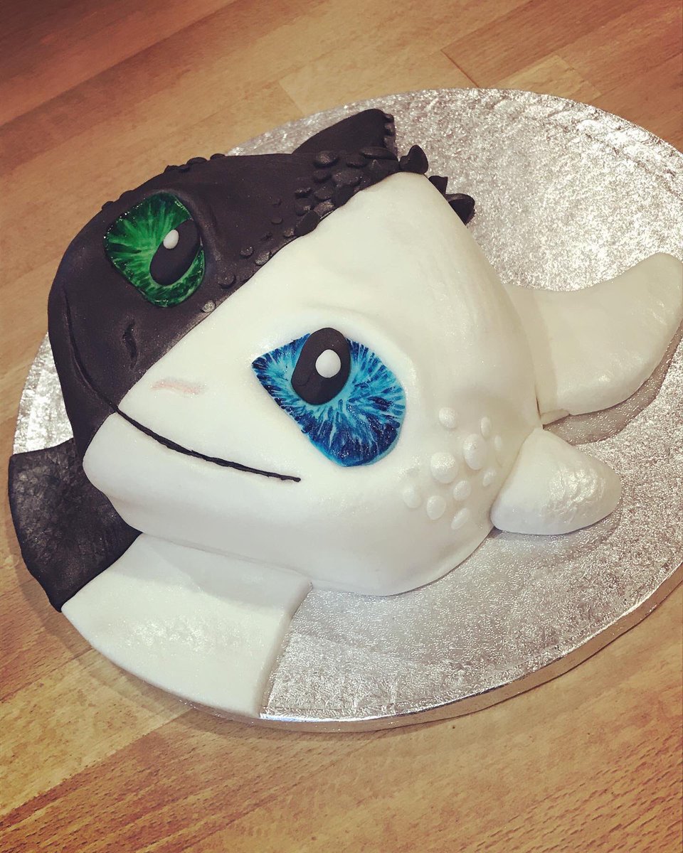 LittleBlueGeck0's tweet photo. Here’s my latest handmade creation from How to Train Your Dragon - I’m super thrilled with the result! #howtotrainyourdragon #birthdaycake #cakecreations #howtotrainyourdragoncake #toothless #toothlesscake #lightfury #lightfurycake #dragoncake #dragonsofberk #handmadecake #cake https://t.co/MExj2w86kT