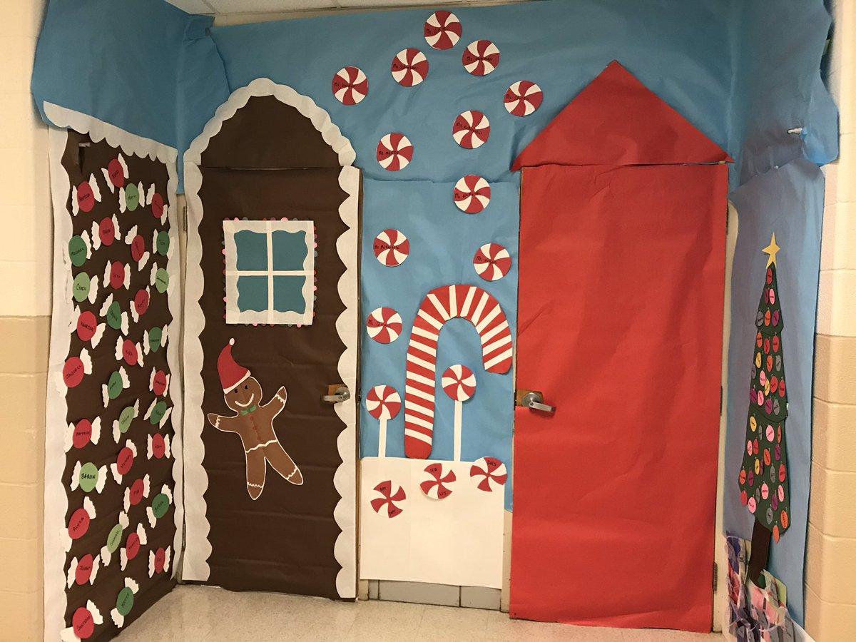 DHSMsH's tweet photo. My door is coming together! https://t.co/n8yxaWR8VH