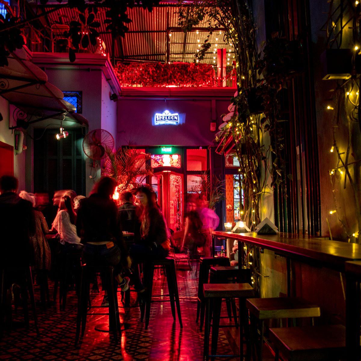 Si sos de lxs que se preguntan donde pasar un sábado de fábula, comiendo rico, bebiendo como los dioses y escuchando la mejor música del planeta, la respuestas consta de dos simples palabritas: en Sheldon.

#Palermo #drinks #beer #cocteleriadeautor #DJ #cocktail #free  #HappyHour