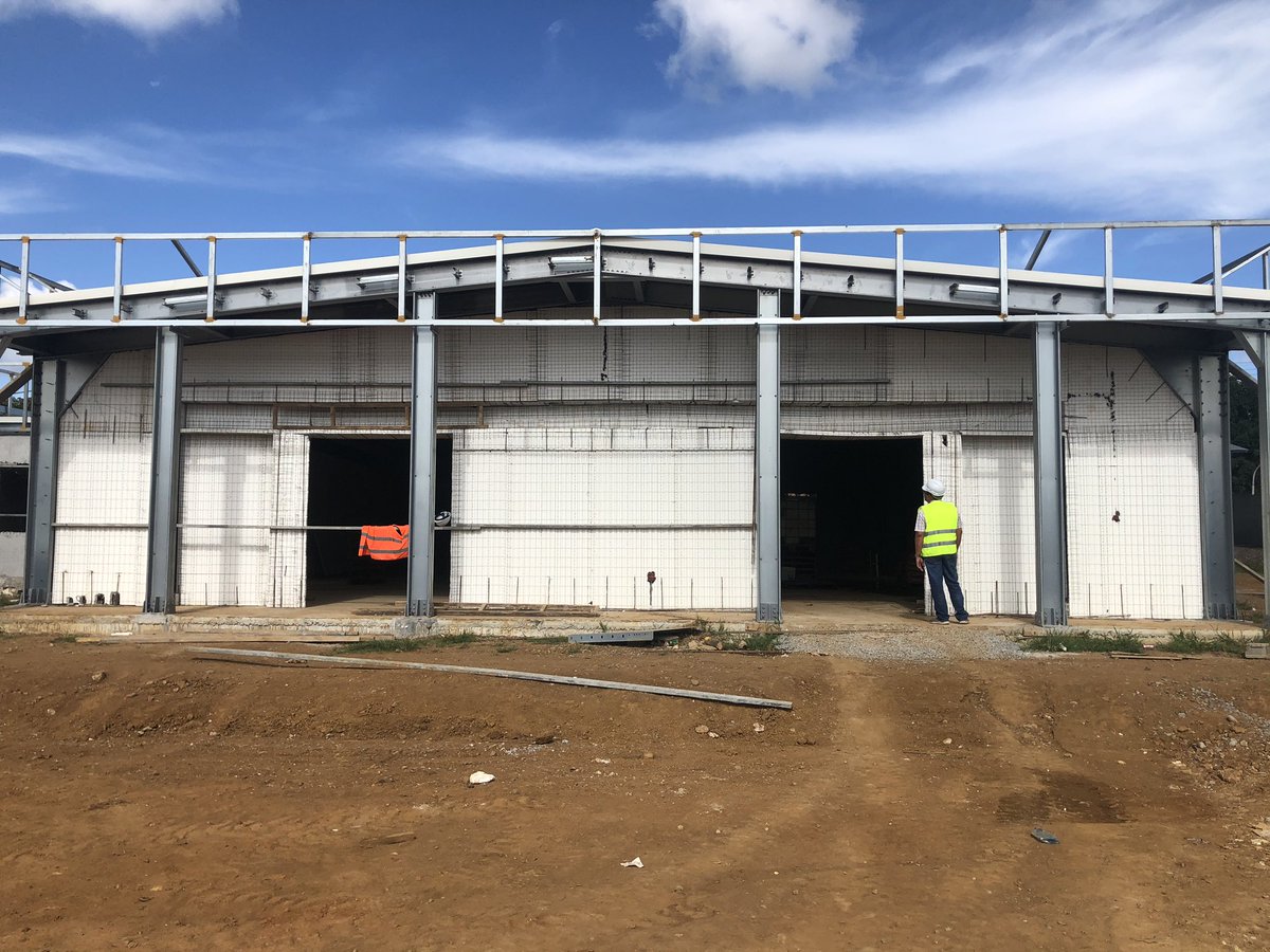 HOPSA_PANAMA's tweet photo. Sede de Policia Nacional en David. Estructuras Livianas Apernadas con cerramiento de PCH (Panel Constructivo Hopsa)! 

Construccion Rapida, Limpia y Eficiente! https://t.co/pT4gXU7XWu