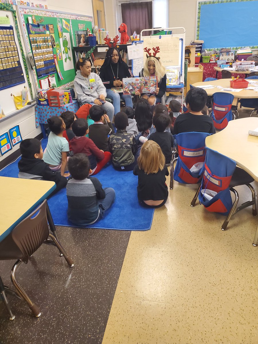 MentorIs's tweet photo. The girls held a Holiday reading event at Dumbarton Elementary School. They read to prek-1st grade classes. Dumbarton definitely showed our girls some love. @GAHS_Official @principal_dport @HenricoSchools @HenricoHEROES https://t.co/beQHm6lftx
