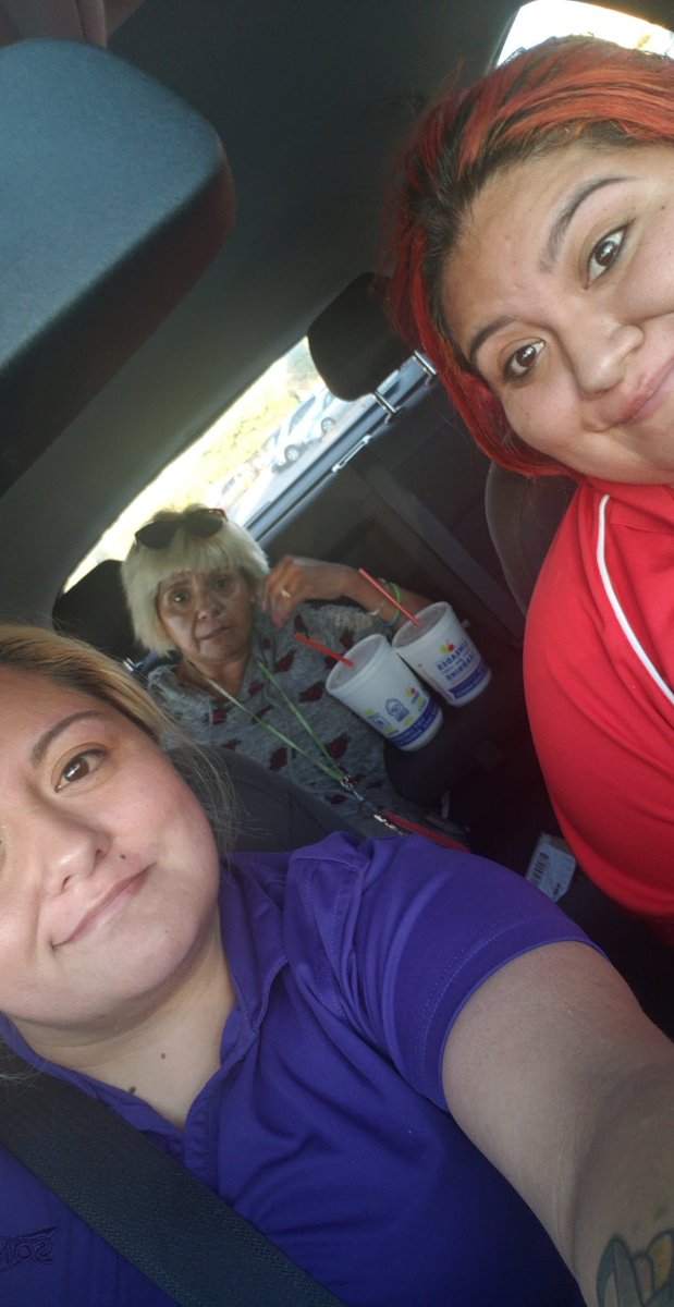 junco_jennifer's tweet photo. @nickcarter @katfish #thankful #BackstreetBoys #worldappreciation #greatful this my family I love very much we almost lost my sister 2 years ago and am very grateful we still have her everyday I appreciate all the little things https://t.co/q5U253cvA7