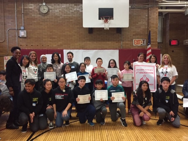 Seniors from @flhsnyc Robotics team passing the #Computerscience baton to the next generation of #criticalthinkers @D26Team @CSEdWeek2019 @CSforAllNYC @CSforALL