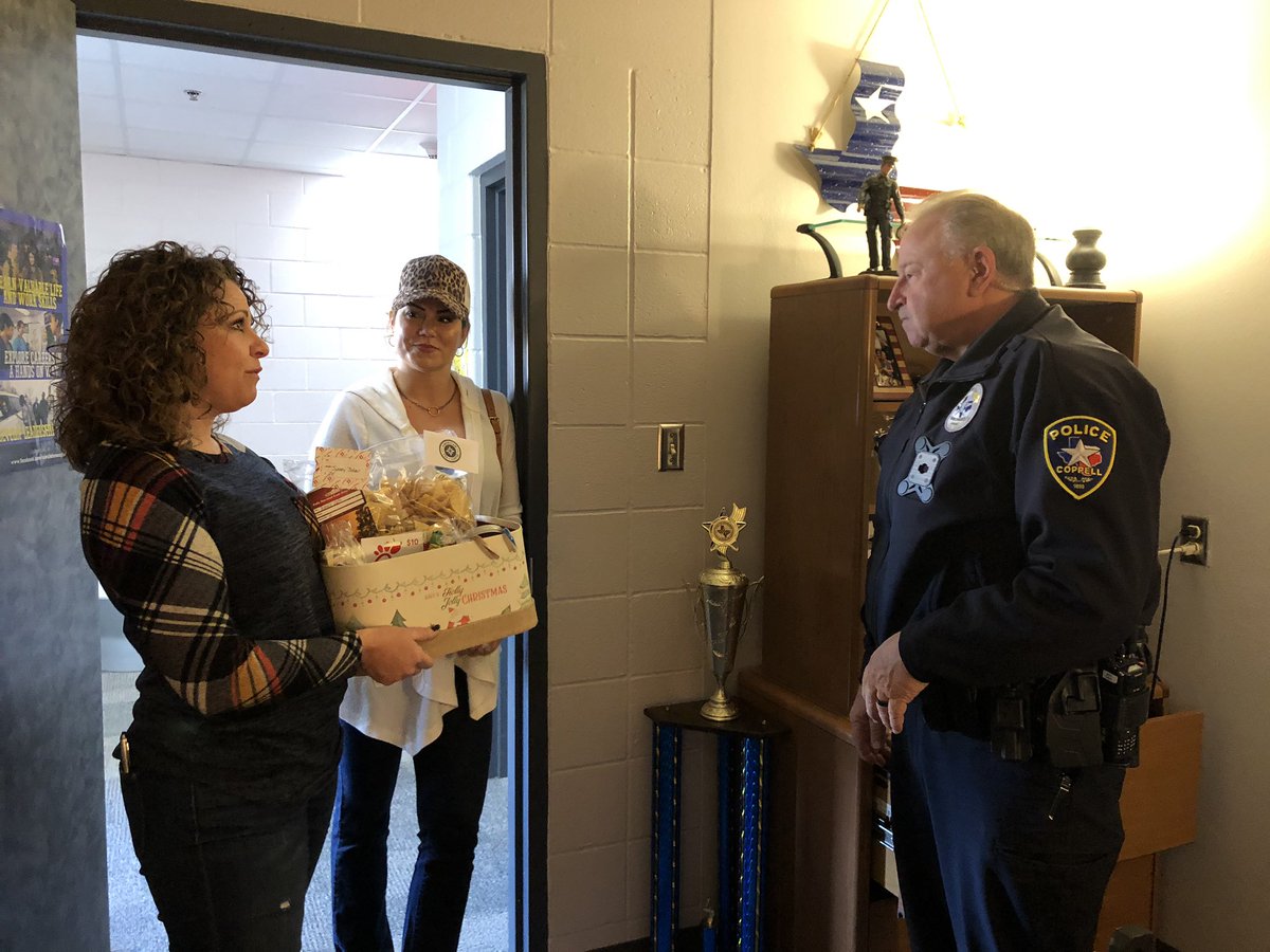NewTechCoppell's tweet image. @BenettaRealtor Thank you for sharing some holiday cheer with our awesome SRO, Officer Boyd!