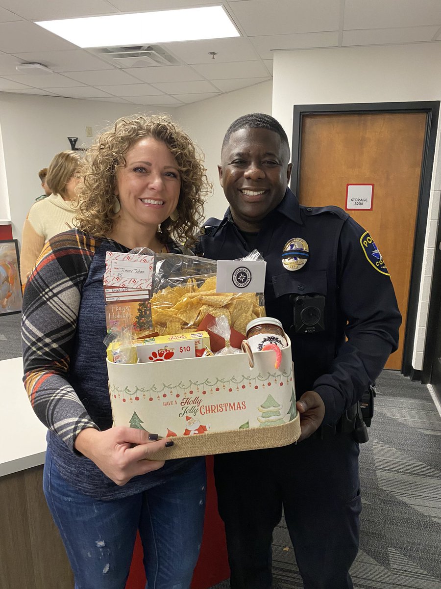 BenettaRealtor's tweet image. Love showing our SRO’s how we appreciate them! @coppelleast