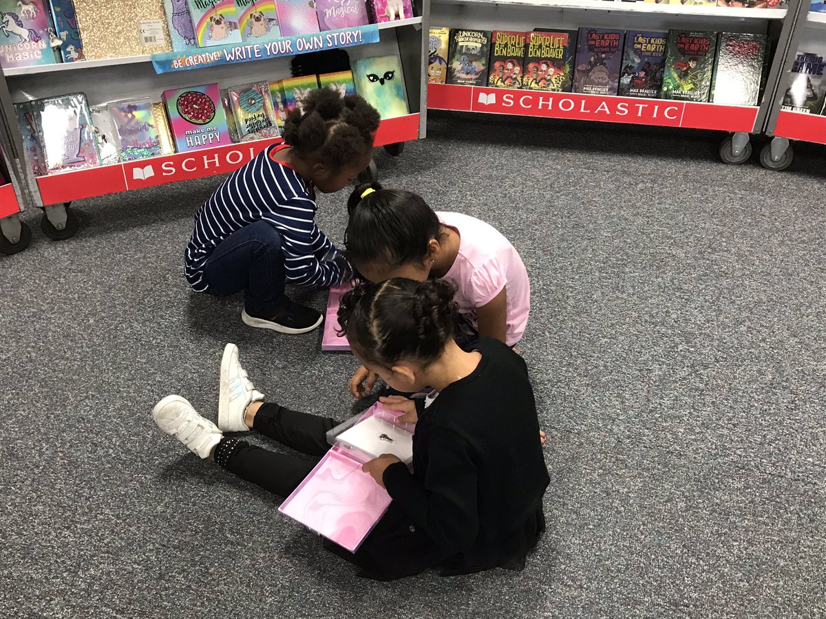 gallowaylib's tweet image. Let the fun begin! @Scholastic #rugelallin #misdlibrary