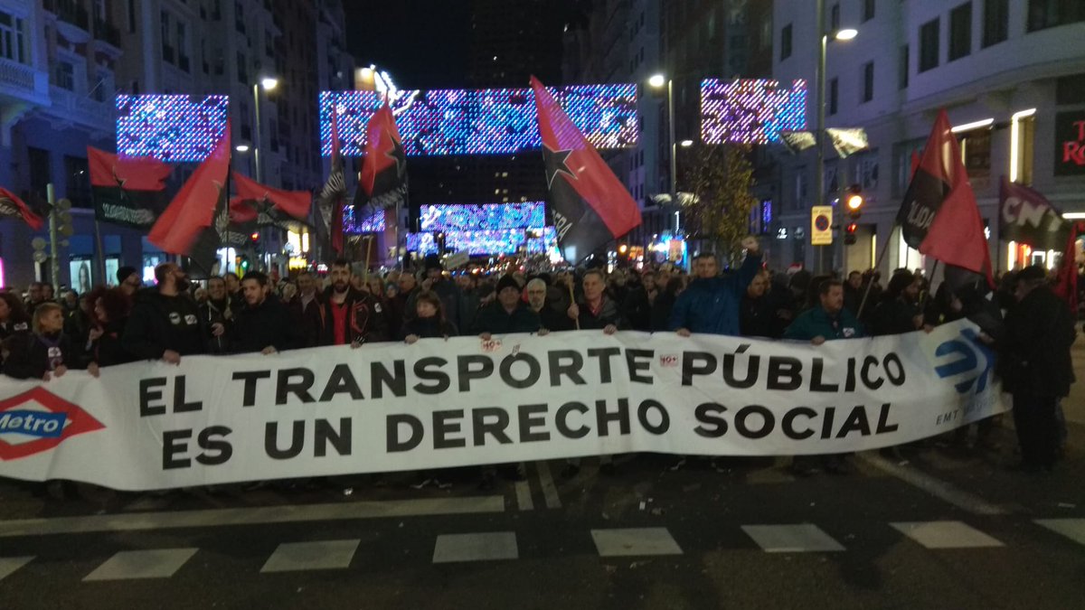 ColoraElena's tweet photo. Lucha obrera por la defensa de los servicios públicos, en defensa de un transporte público y social ✊💜
#ManiMetroEMT #MetroEnLucha #LaEMTenLucha #HuelgaMetro #HuelgaEMT
#Cop25Madrid2019 #climatestrike #TPonStrike https://t.co/k3joX5o3k4