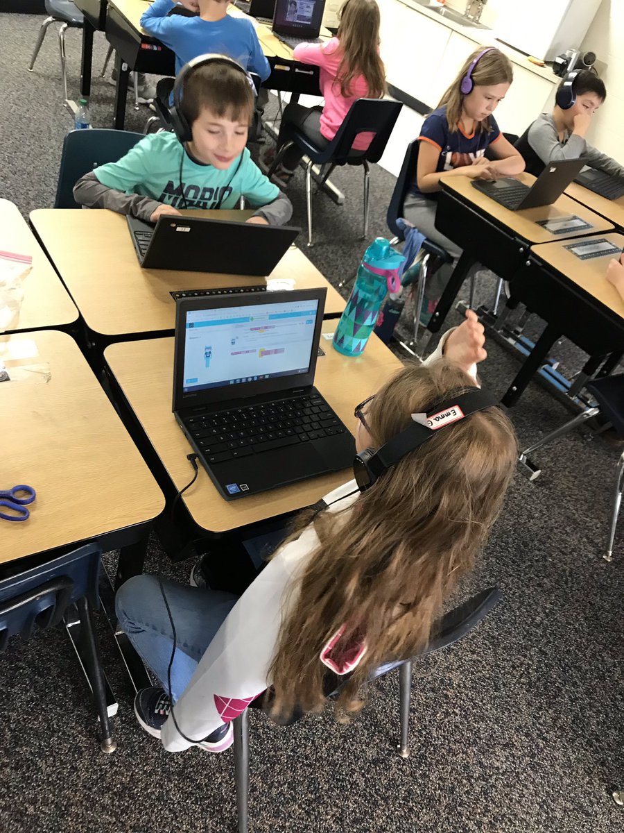 HeidiKimble3's tweet photo. We had so much fun learning how to use coding this week! #HourOfCode #glcskellogg https://t.co/13oEzARj3a