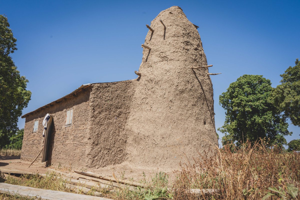 MuslimHandsSA's tweet photo. In Ramadan 2018, MH commenced the project of building a concrete Masjid in Bamako, Mali. The new Masjid has provided a safe place for the community to pray, and with long-lasting brick, they no longer have to worry about renovations. #MajorGiving https://t.co/PPVGSE0UiB