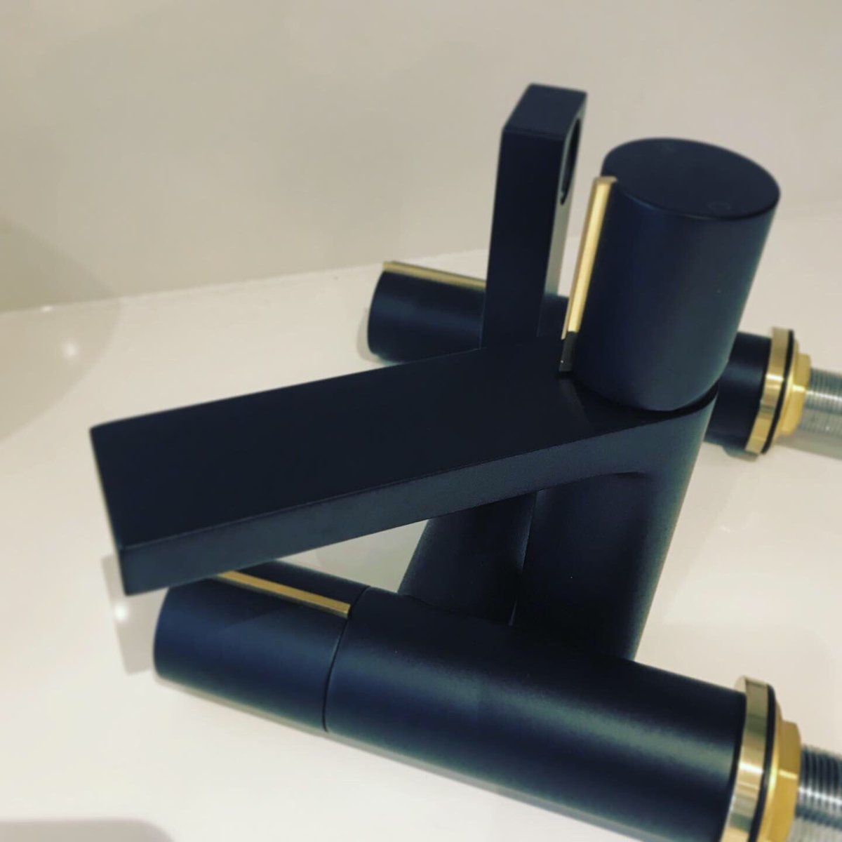 KitchensInspire's tweet photo. Customer order π. Matt black basin and bath taps with gold π₯trim. #modernbathroom #modernbathroomdesign #bathroomdesign #mattblack #goldtrim #blackandgold #customerorder #bathroomdesigns #tap #basintap #bathtap #bathtaps #wedesign #wesupply #weinstall #musthave https://t.co/YrTv4pwI8k