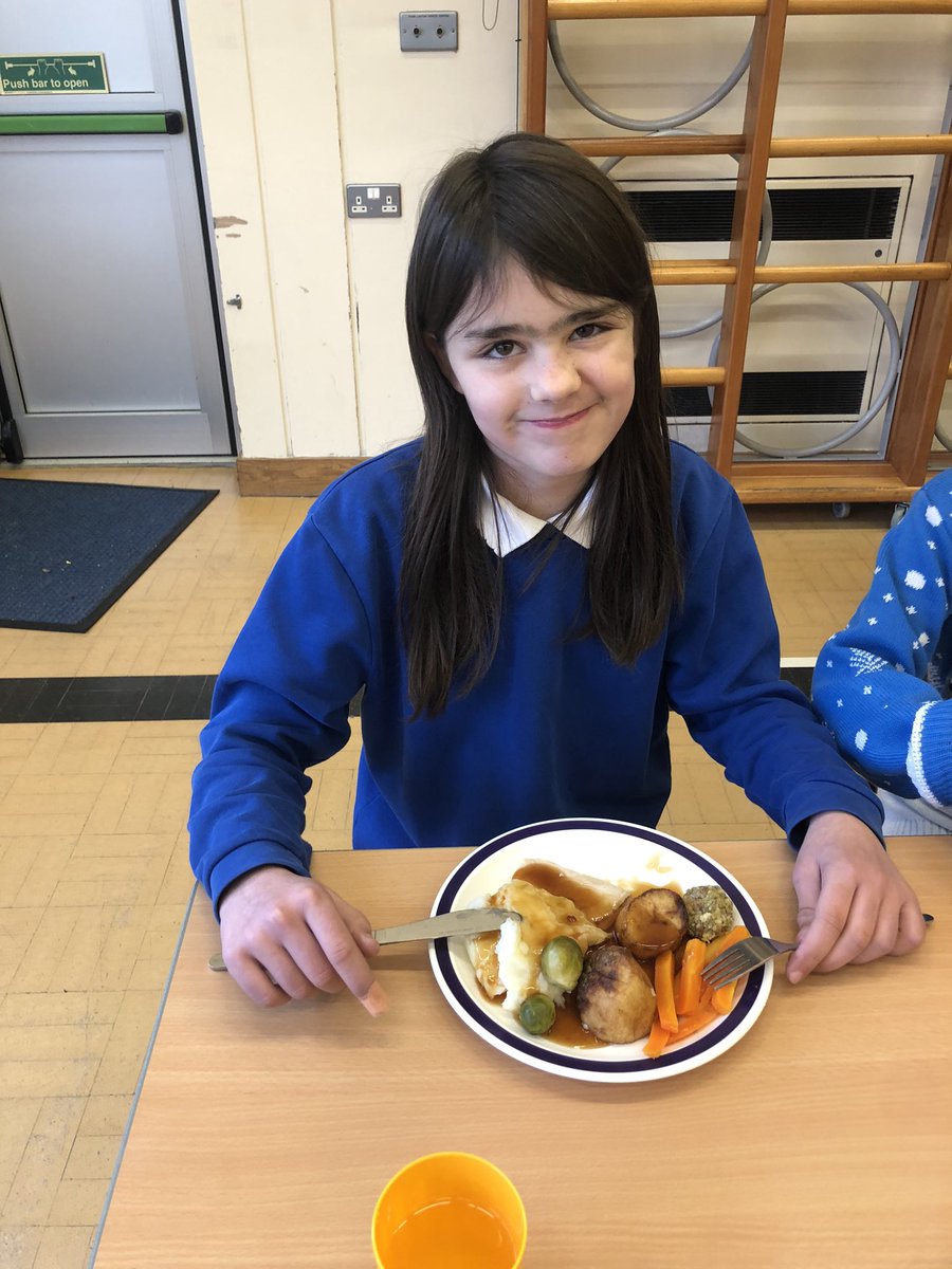 class912's tweet photo. @mroldfieldymg we enjoyed our Christmas dinner today! Thank you to our school cooks for a very yummy dinner! 🎅🏽🎄😁 https://t.co/kiZRUWh0V1
