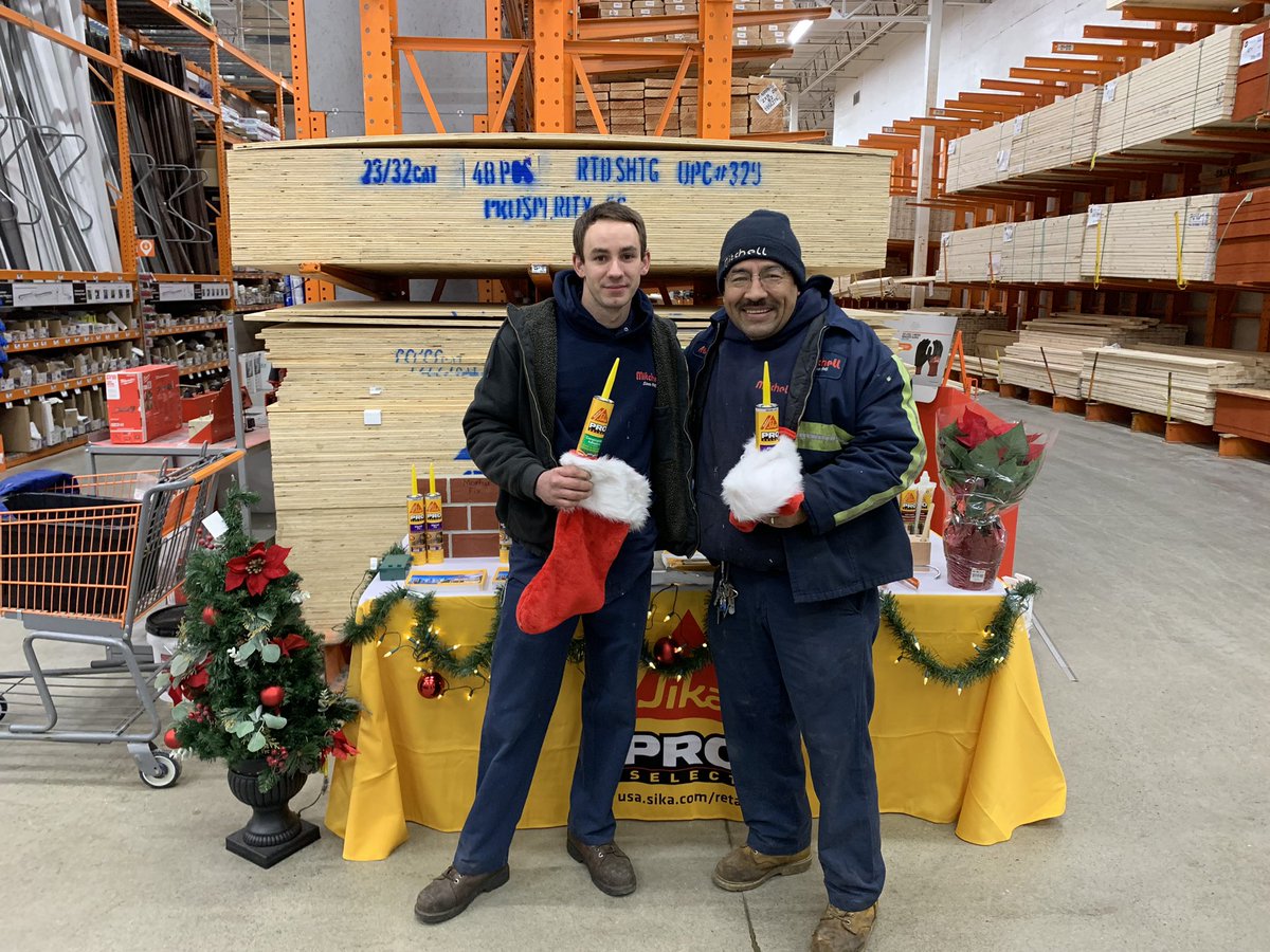 ChynnaProH's tweet photo. At THD Danbury 6209 spreading the joy of Christmas with our @sika holiday giveaway @Monica_Lindsey1 https://t.co/mQDjeOgVlp