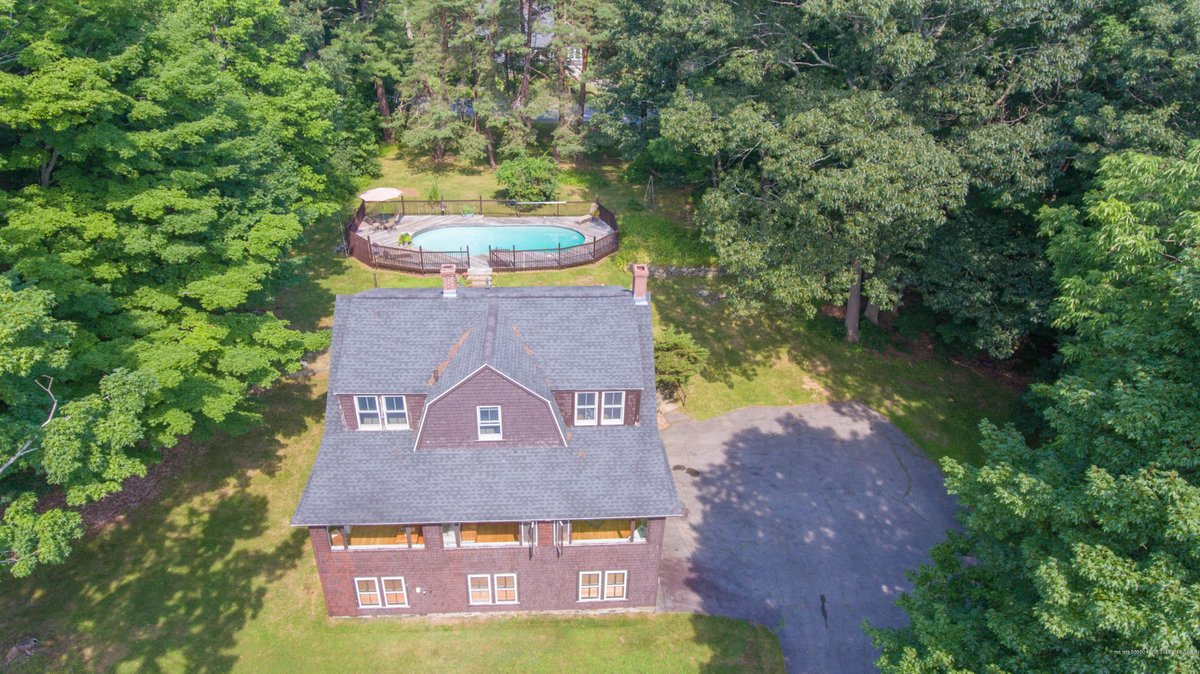 See a virtual tour of our listing on 122 Long Sands Road #York #ME #realestate http://tour.coldwellbankeryork.com/home/AP5NUX
