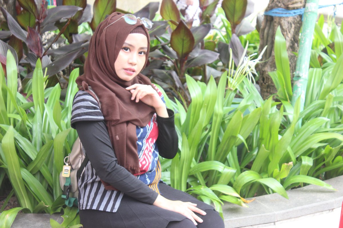 Bismillahirrahmanirrahim for the weekend schedule. Being a moderator at saturday,  and final exam at sunday. Let's shine bright like diamond. 💕 please welcome back to ur track oliv😍