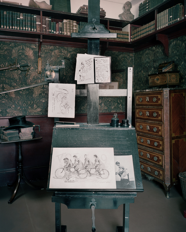 Visit us any Wednesday, Saturday and Sunday during open access (2 - 5:30pm) with FREE entry for under 18s.

For a more insightful exploration of Linley's work and family life, join one of the guided tours at 11am  - children between 5 and 17 years old go for FREE!