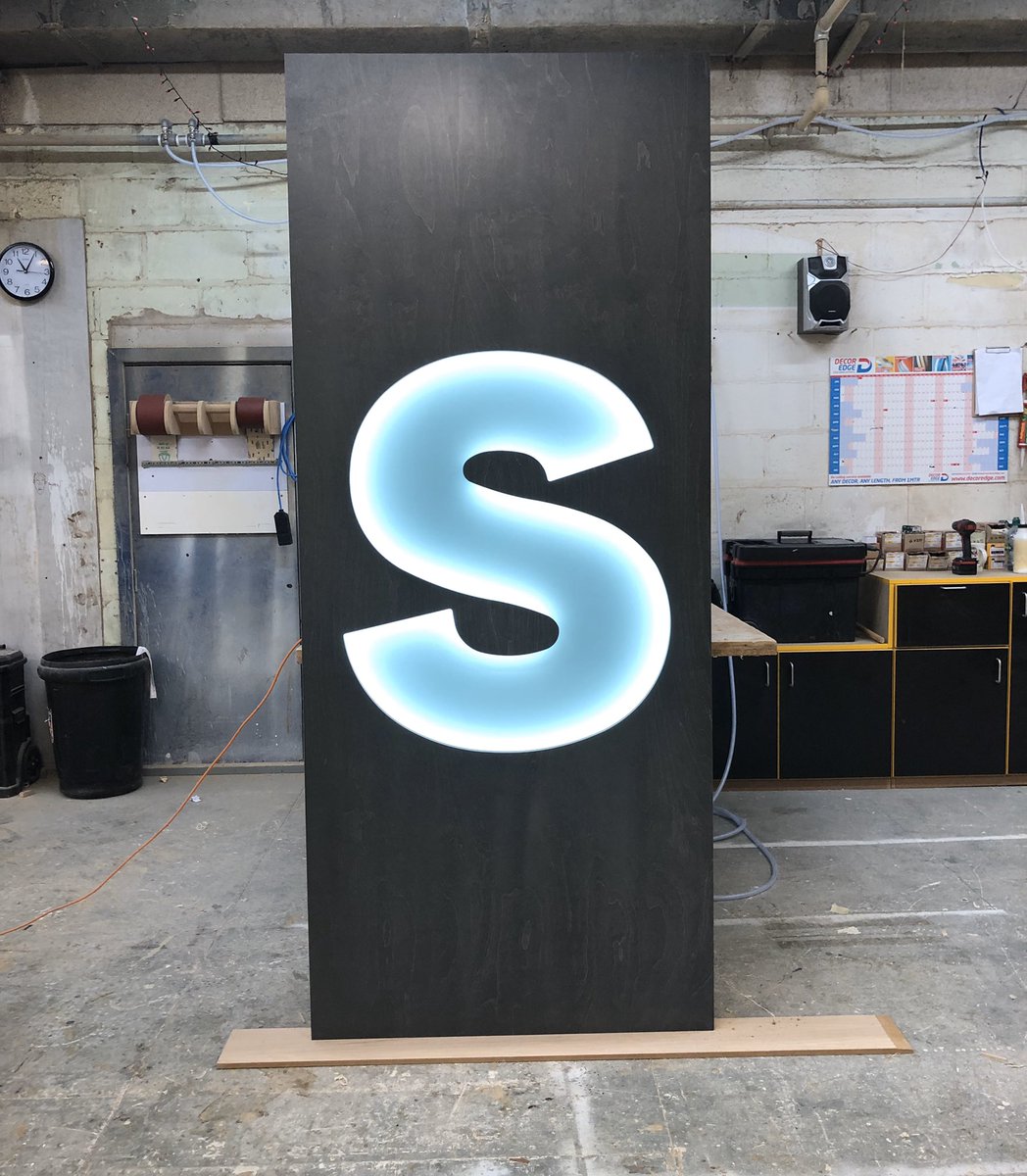 Lignify1's tweet image. Contemporary wall panelling being produced in the workshop today! Great result, now awaiting the accompanying letters then off to site for installation #madeinlancashire #illuminating