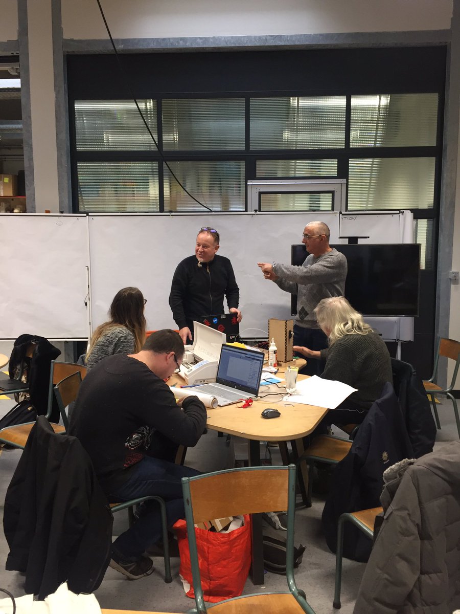 Deuxième journée #hackathon dernière ligne droite pour les équipes pour finaliser les prototypes @UBO_OpenFactory <a href="/FabDuPonant/">Les Fabriques du Ponant</a> <a href="/atbrest/">@ Brest</a> #fababrest