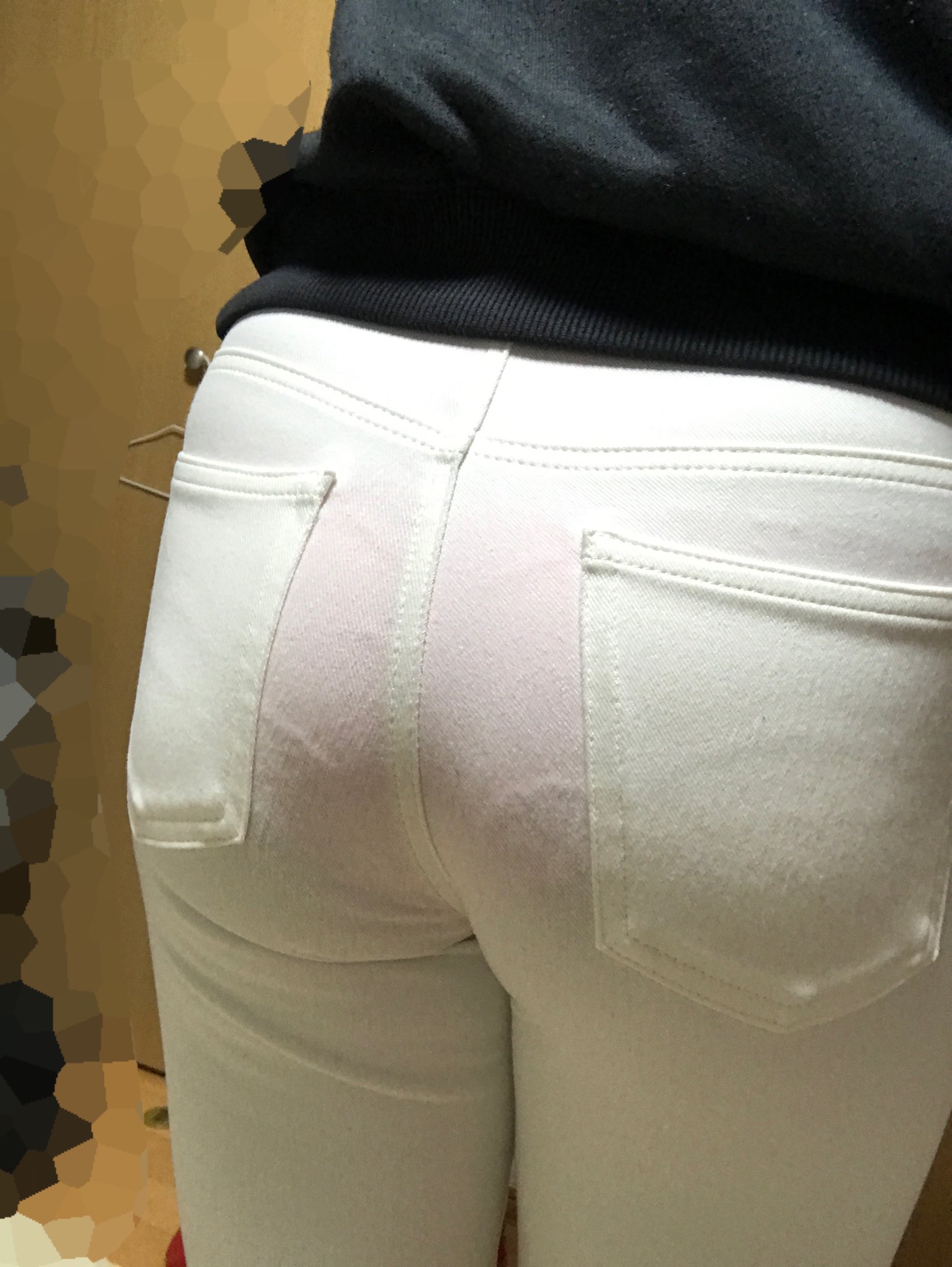 かな ユニ ロのウルトラレギンスパンツの白ヤバくない パンツ透けてるよね わざと濃い目のパンティ履いてるけど 自然な露出できるな レギンスパンツ T Co Gowc60ien5 Twitter