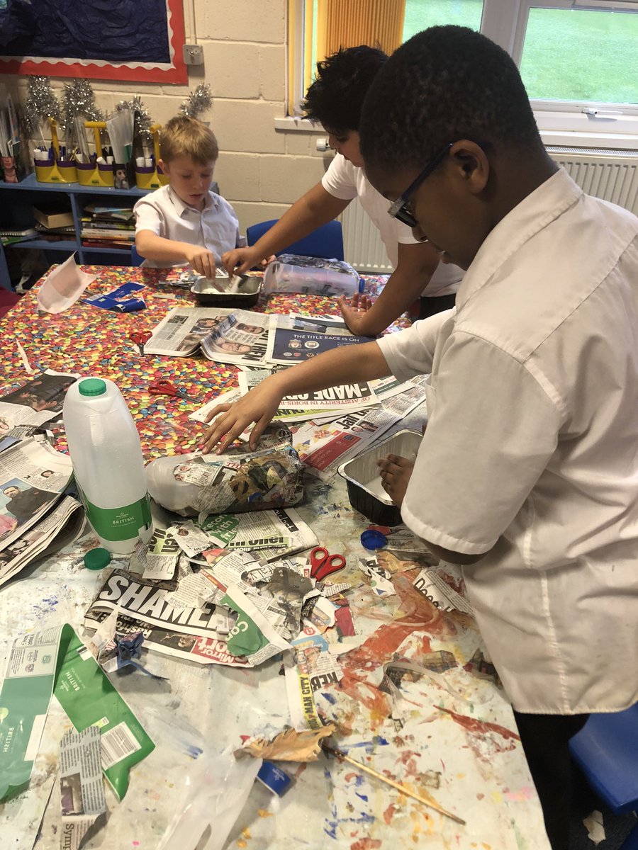 Year 5 making their papier-mâché Viking longboats. Having fun getting messy 🤪 #vikings #longboats #art #dt #fridayfun #diyfriday #jpopsisamess