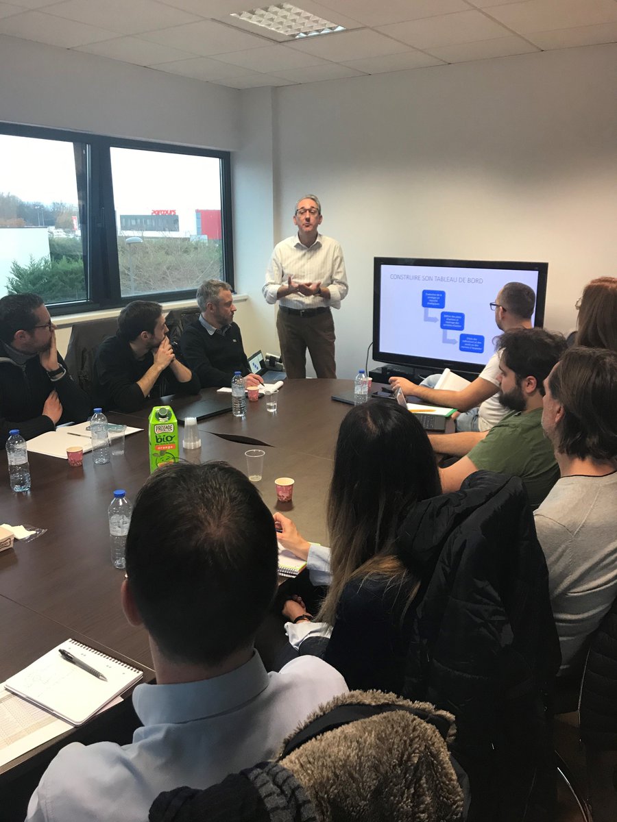 #LauréatsRéseauEntreprendreAlsace
Zoom sur les 14 lauréats du Club 14 très studieux autour de la table et Jean-Louis Muller, membre du réseau, immortalisé durant son intervention sur les tableaux de bord de pilotage…