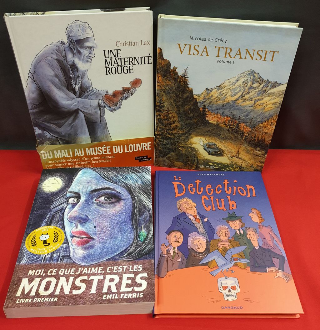 MatiereGrise_BD's tweet image. 🎄C'est bientôt Noël🎄
C'est pourquoi vos librairies vous proposent de découvrir leurs coups de ❤️
On enchaîne avec le rayon roman graphique !