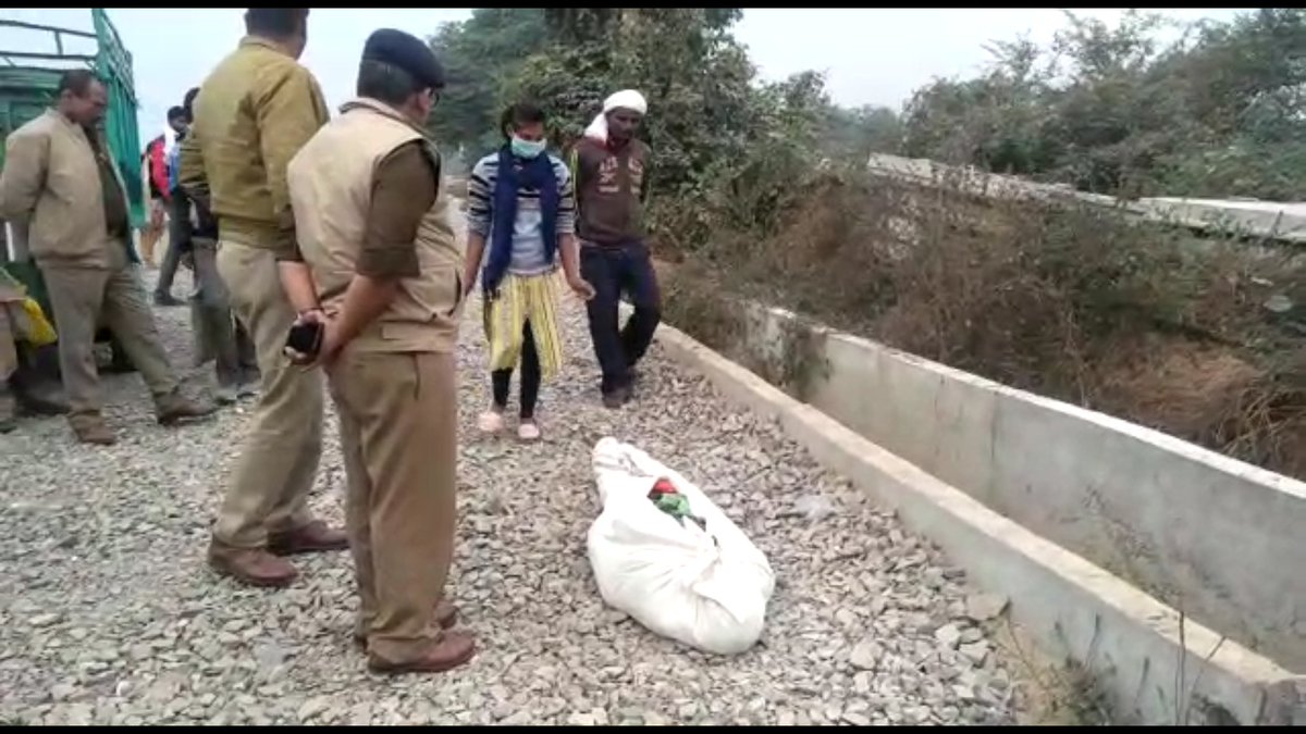 amnnewstv's tweet photo. कानपुर। शुक्रवार को गुरूद्धारे के ग्रंथी की बेटी हरप्रीत कौर की सगाई थी लेकिन सगाई से एक दिन पहले हाईवे के किनारे उसका शव मिलने से परिवार में कोहराम मच गया। #kanpur #UttarPradesh @kanpurnagarpol https://t.co/IZoDRP2lMW