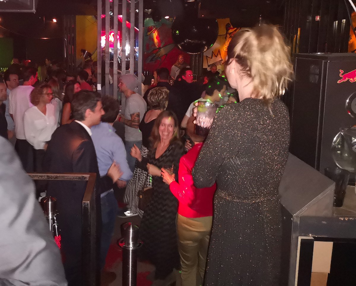M_M_AG's tweet photo. Wir hatten eine sehr schöne und lustige Weihnachtsfeier mit leckerem Essen und Partystimmung bei #HeleneLiebtDich. #mainstreammediaag #fernsehenmitherz https://t.co/9JKoZwd0z1