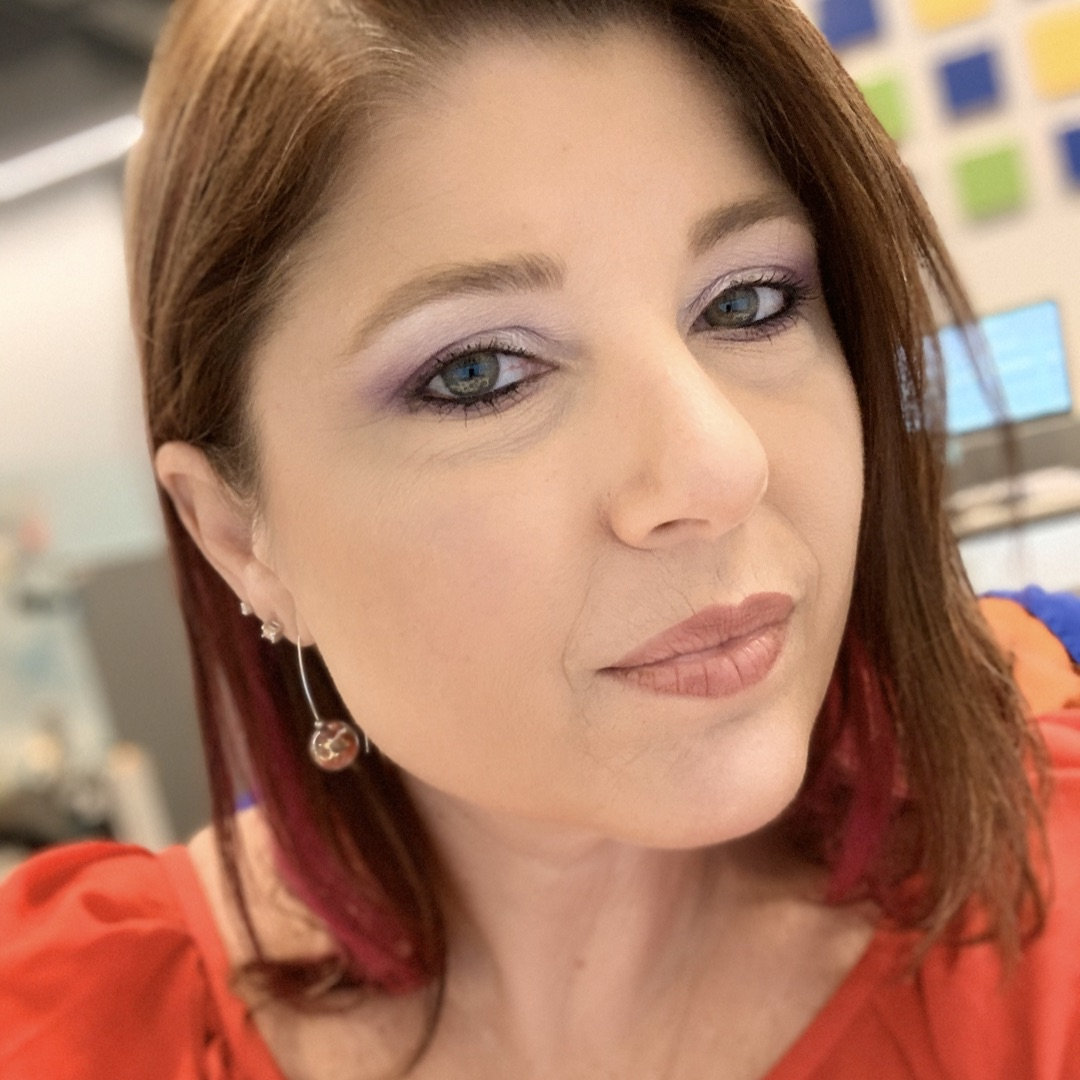 13dragonflie's tweet photo. Sometimes you just gotta go purple.  #ilovemakeup #purple #fridaylook #ifeelpretty https://t.co/Gn5BKHOzWE https://t.co/7plMkumC0a