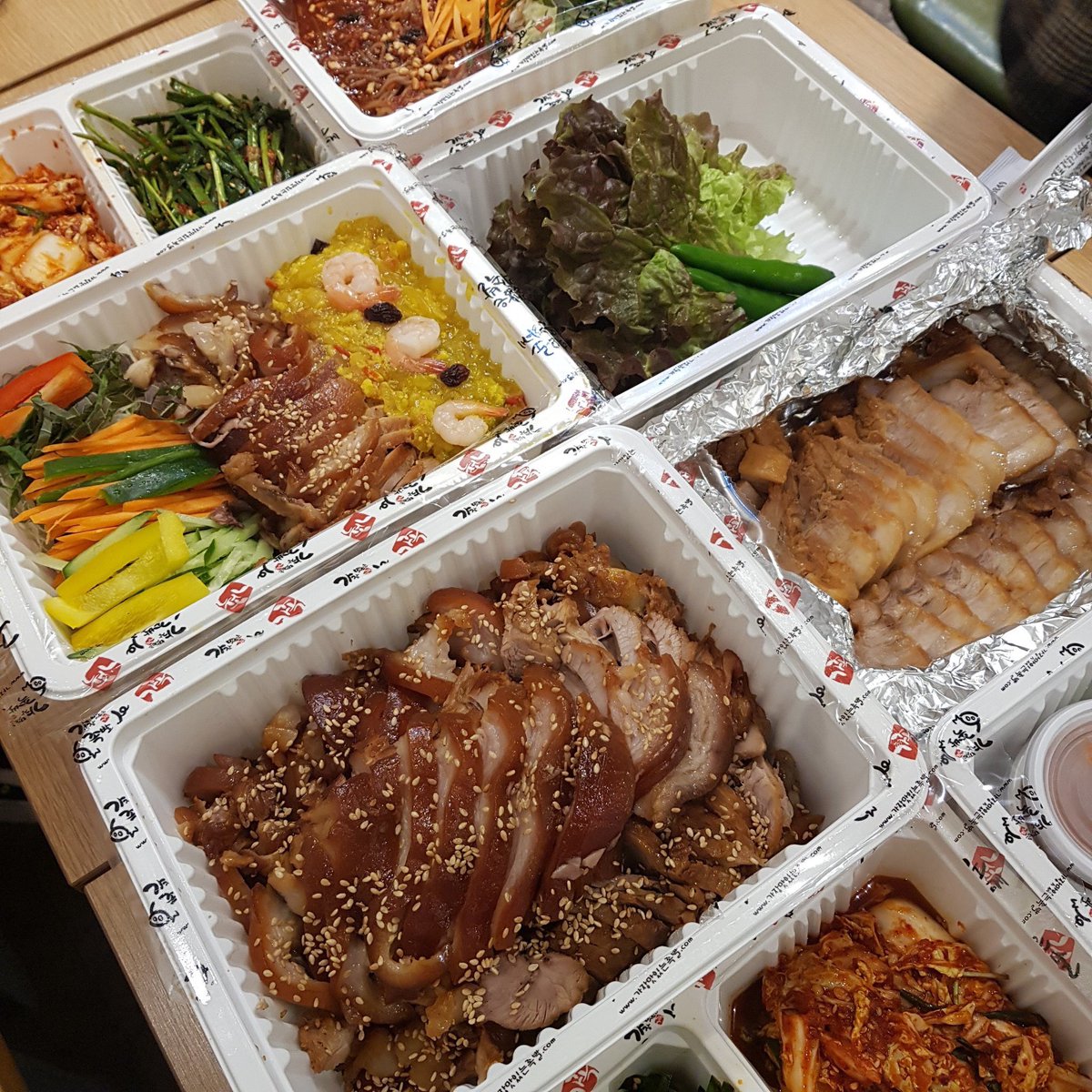 _12101004's tweet photo. @teamct_romeo 
나두 오늘 족발......💕받고 냉채족발 받고 보쌈 받고 막국수 따불로(?) https://t.co/KJRZK4jh6Q